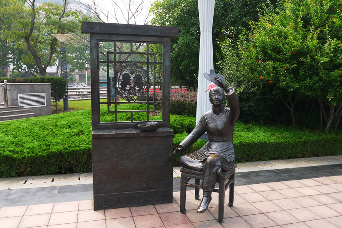 濰坊風箏廣場剪窗花青銅人物雕塑全景