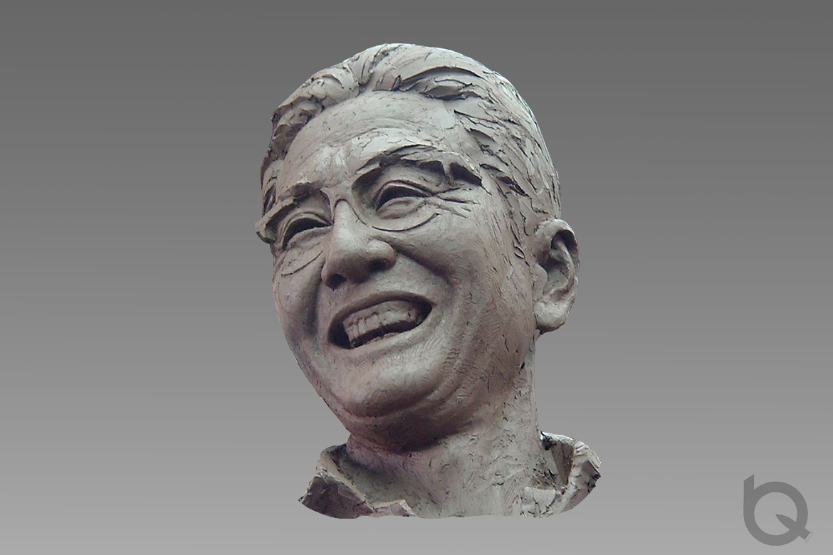 喬冠華肖像雕塑制作局部