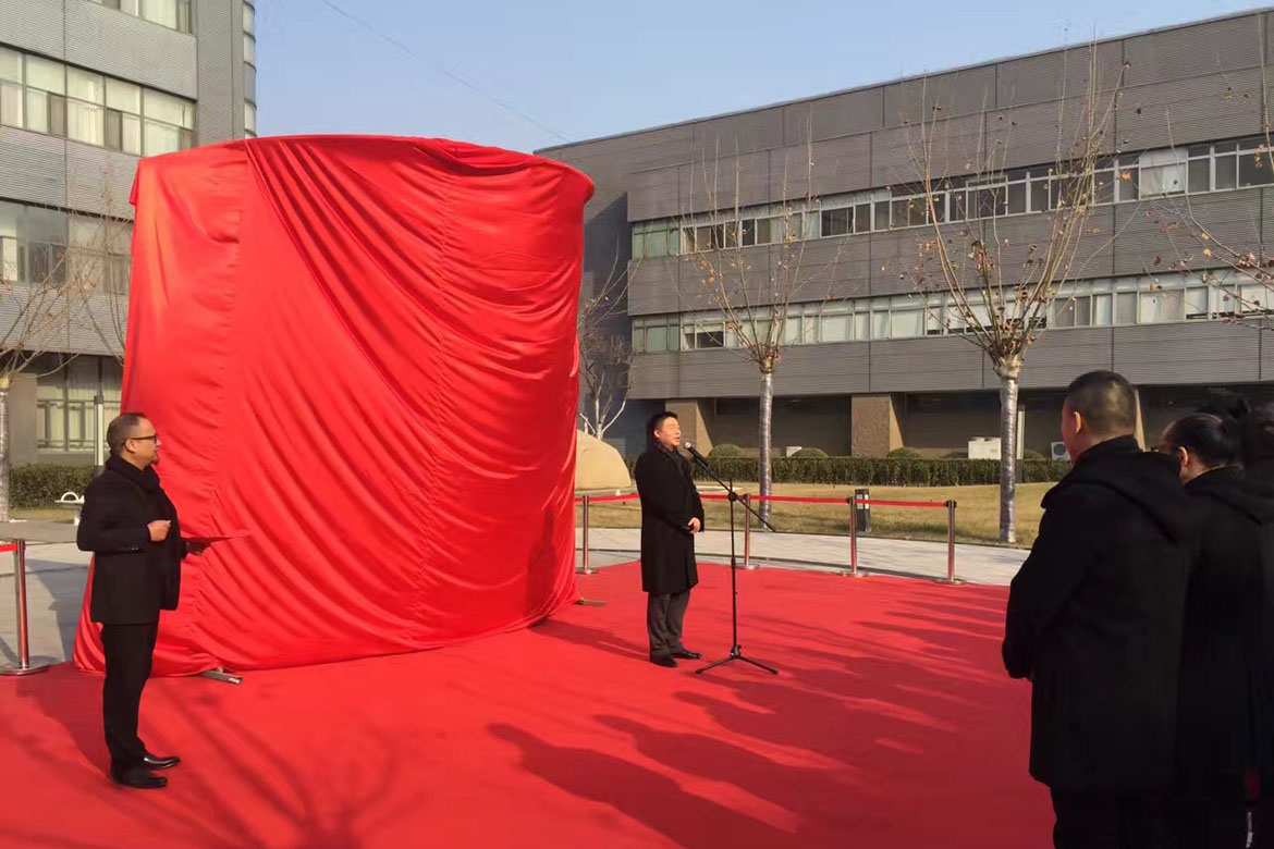 鳥巢雛鷹鑄銅雕塑加工制作完成后董事長發言