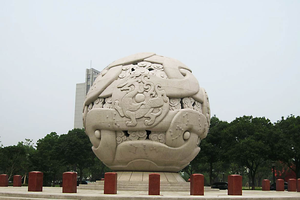 天圓創意雕塑作為公園雕塑擺放效果