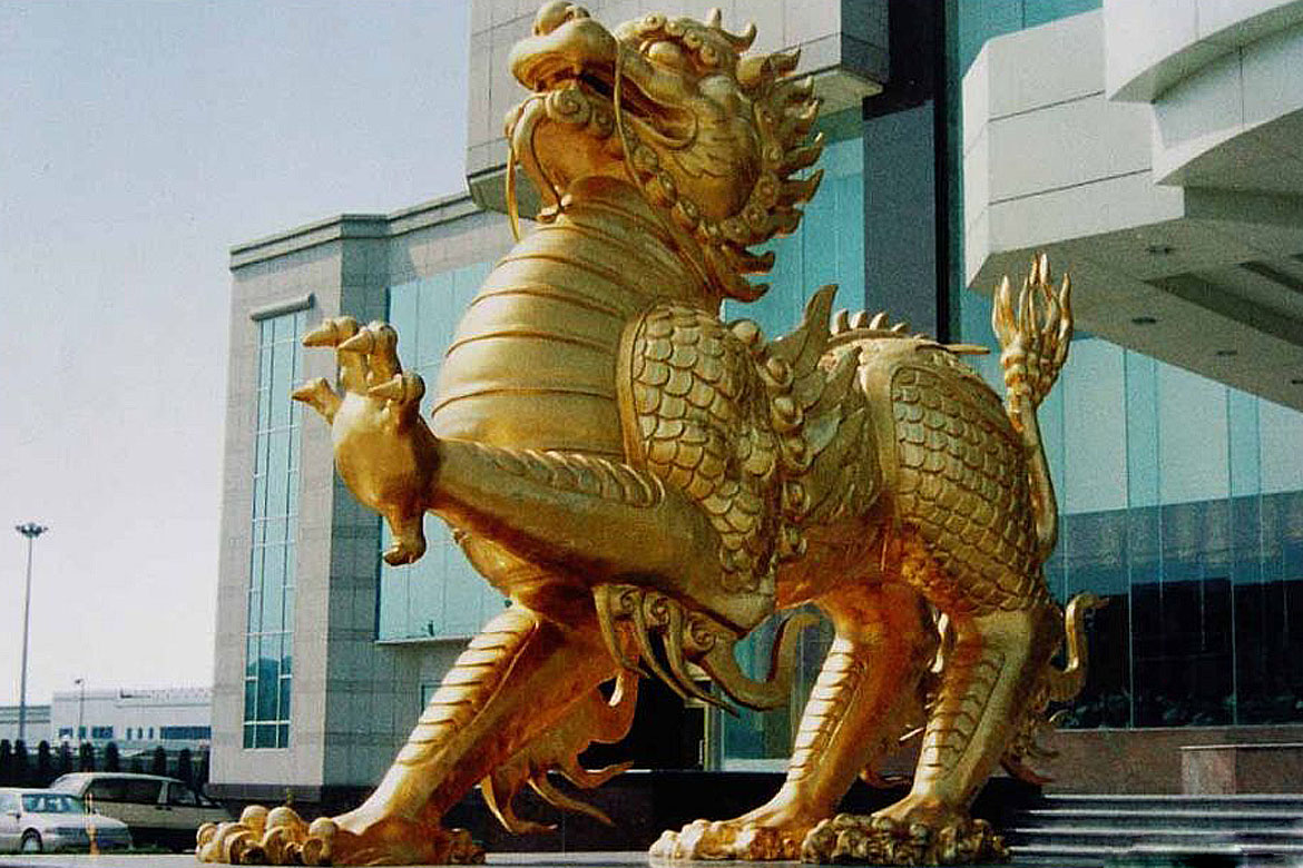博仟北京雕塑公司創作的鎏金獅子雕塑