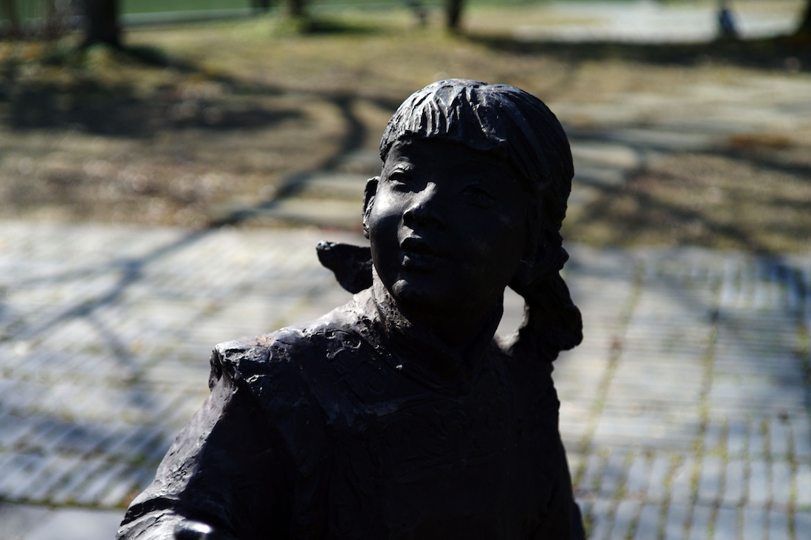 陽光下的女孩最新鑄銅人物人像