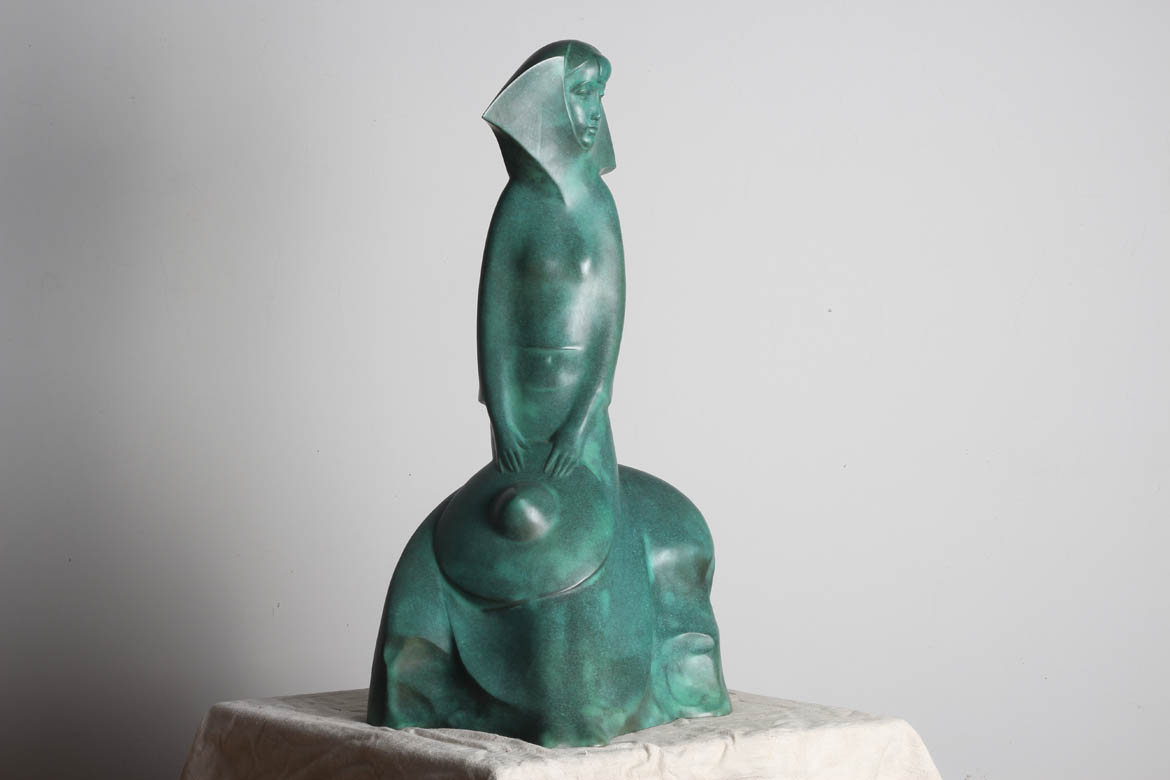 魚姑鑄銅人像正面展示