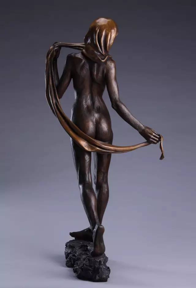 美女現代人體雕塑圖片