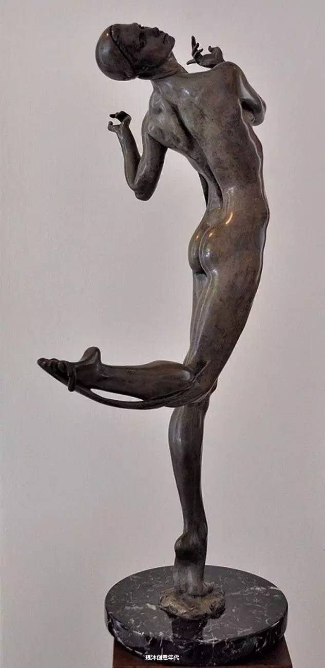 抽象男人人體雕塑作品