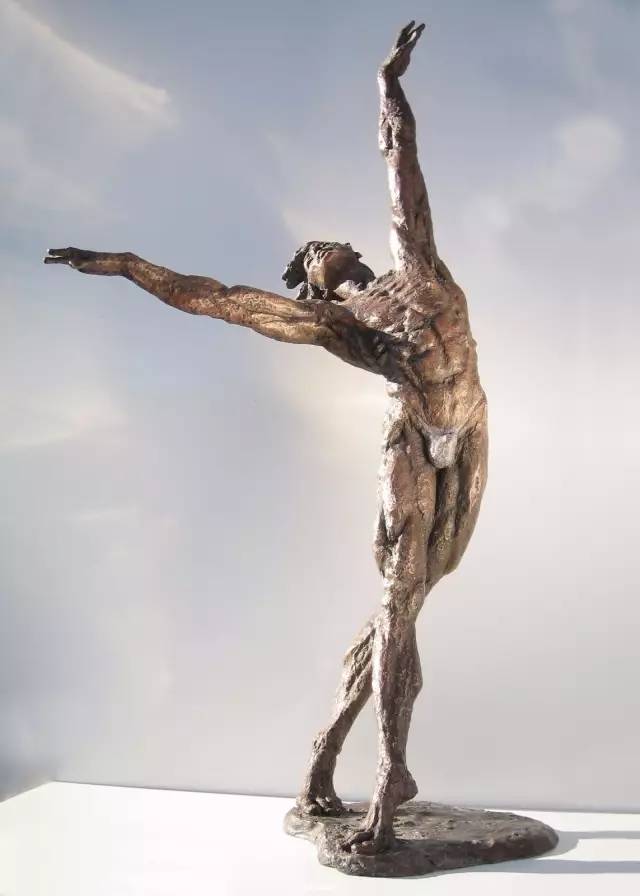 舒展的男性鑄銅人體雕塑