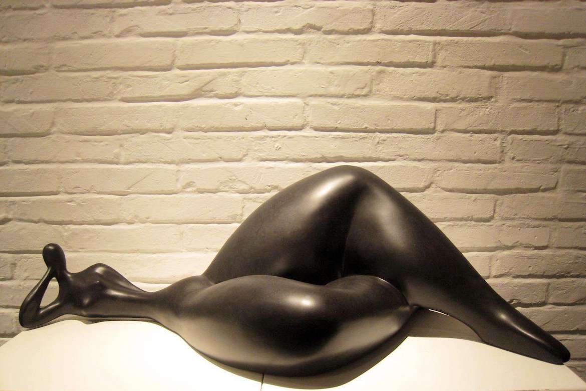 3d打印的女人體抽象人物雕塑模型