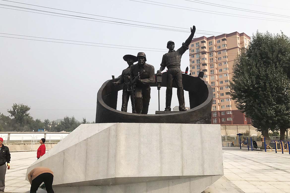 現代工農兵雕塑異形基座底座