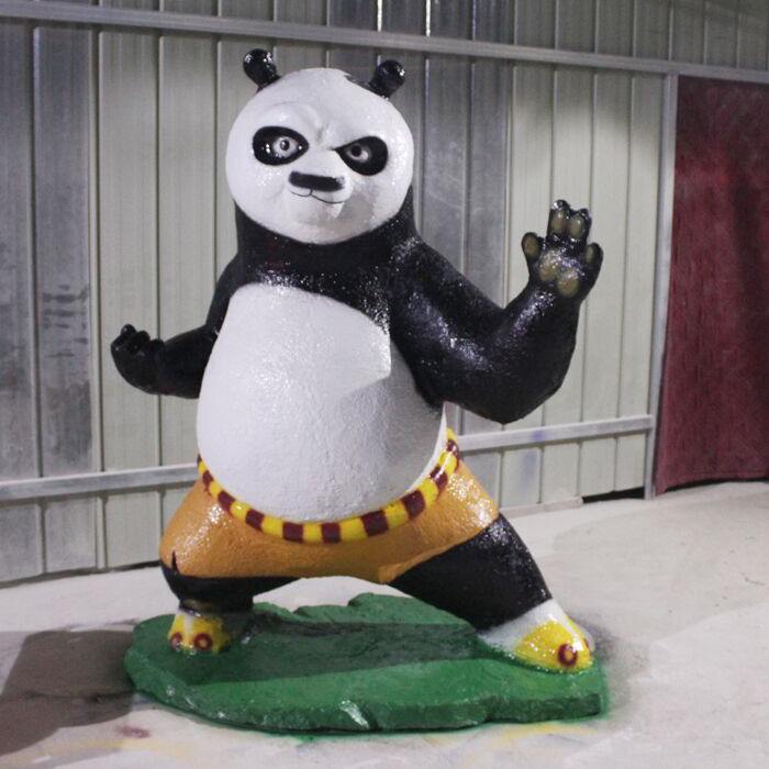 準備中的玻璃鋼功夫熊貓雕塑