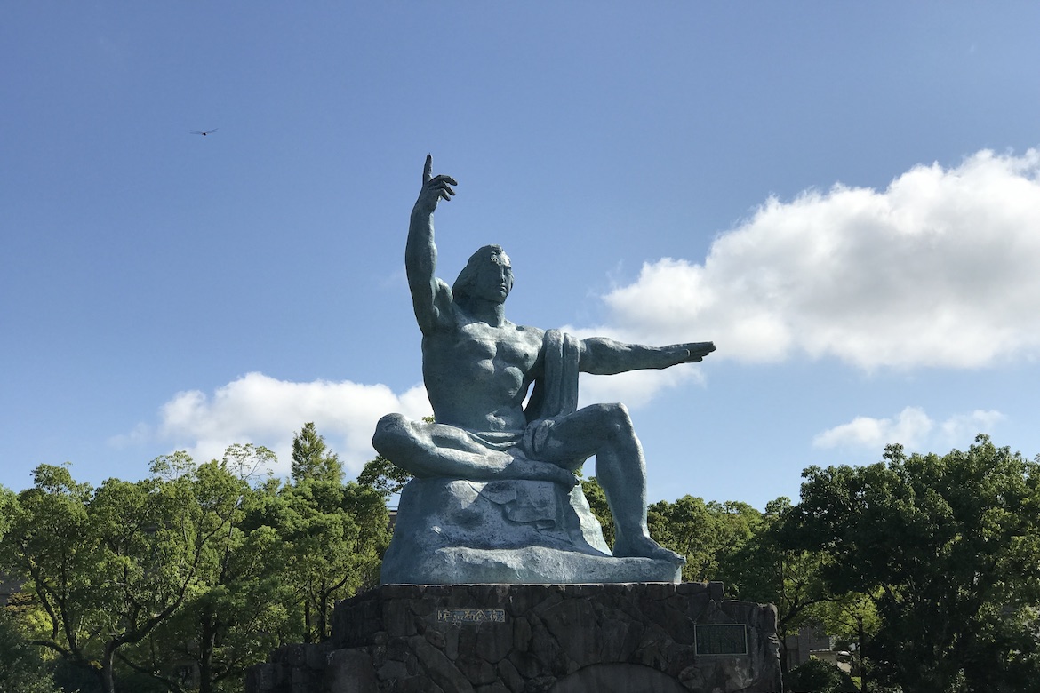 長崎和平祈禱人物銅像欣賞