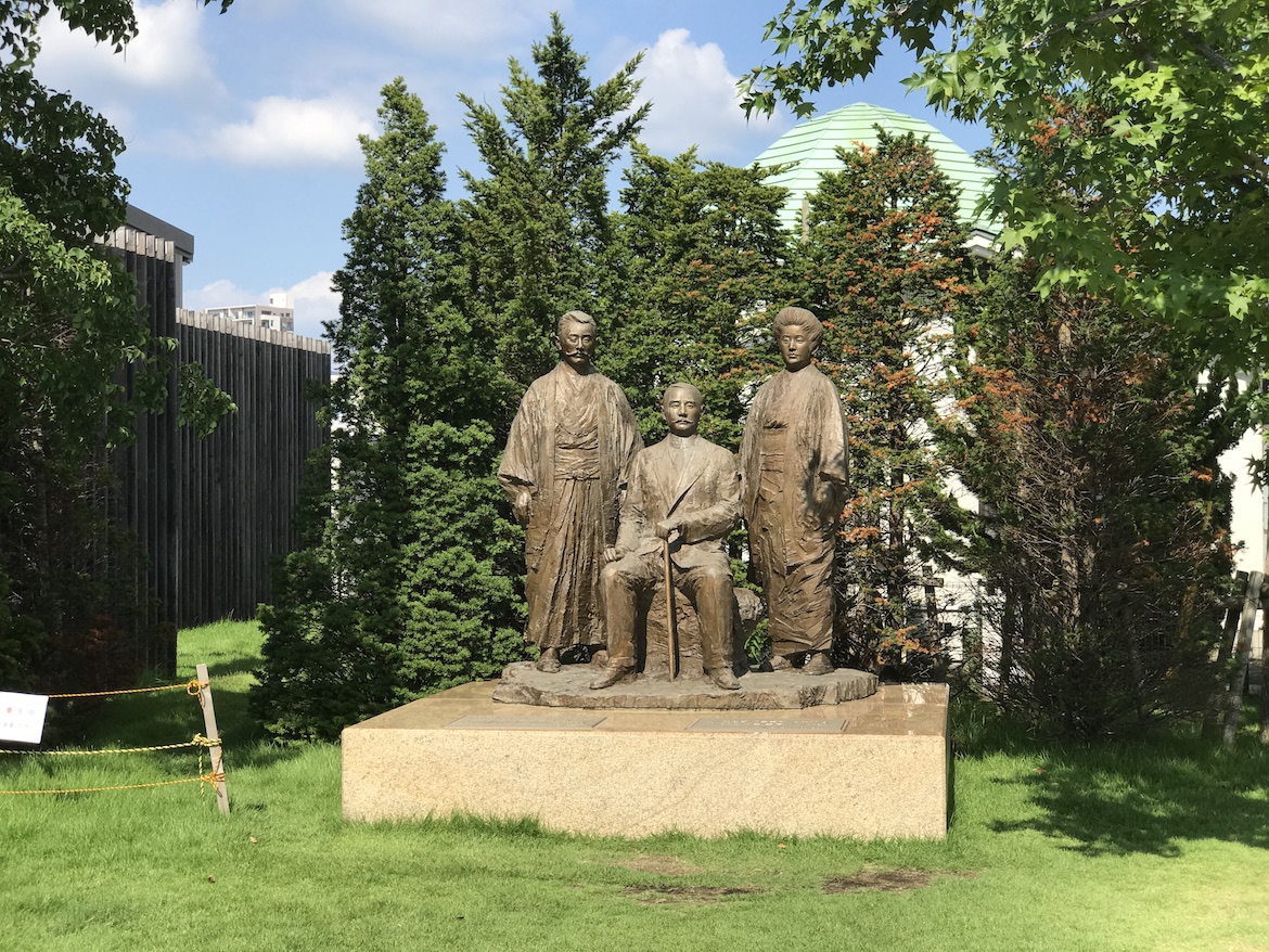 日本長崎孫中山夫婦鑄銅雕塑