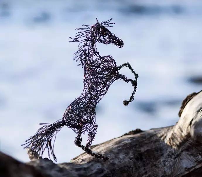 黑馬鐵絲雕塑制作