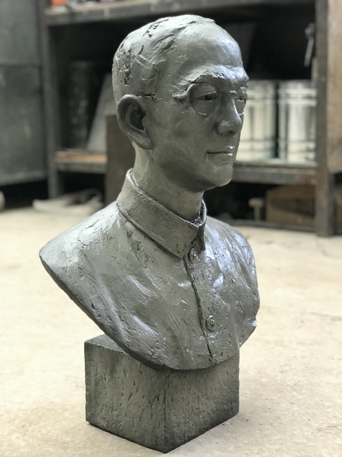 雕塑人像定制 陸志韋先生鑄銅肖像側面