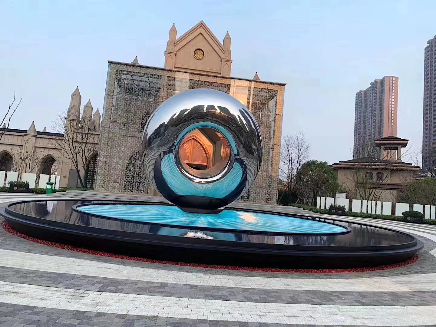 不銹鋼圓形雕塑