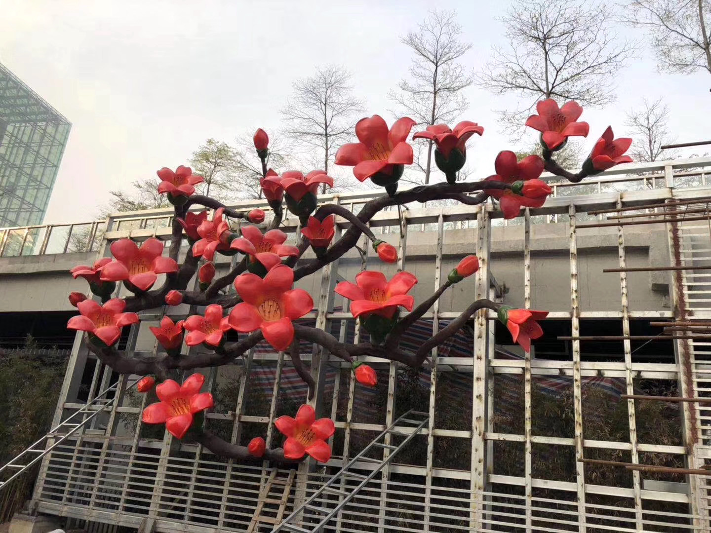 烤漆不銹鋼花雕塑
