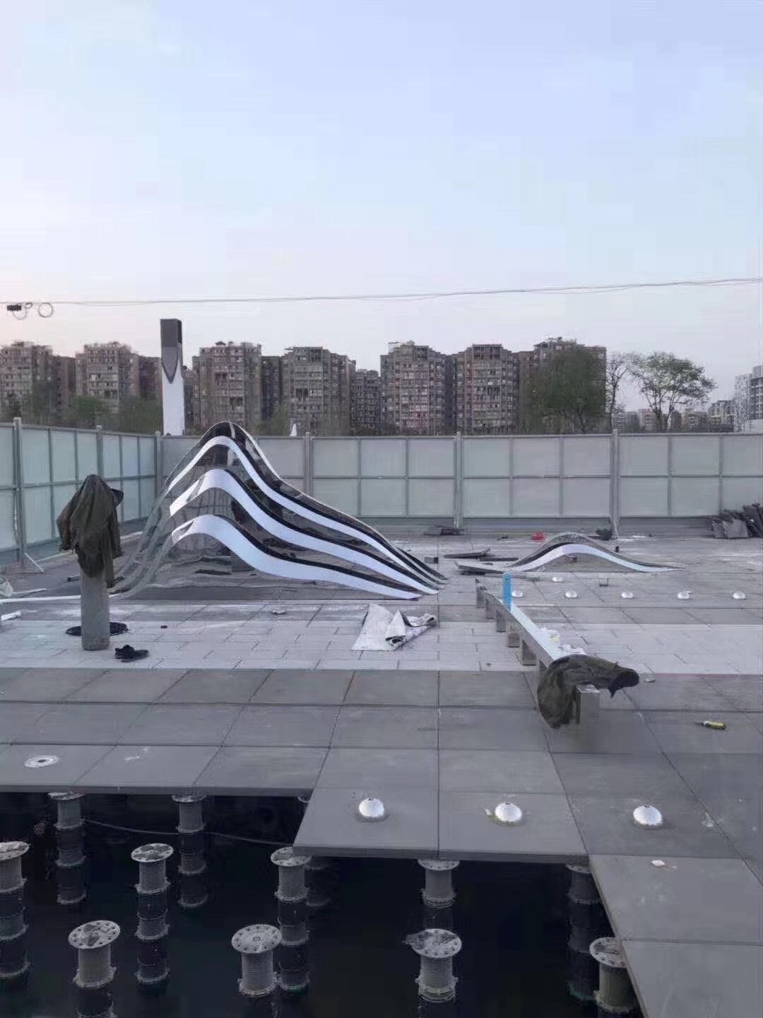 拋光不銹鋼群山雕塑